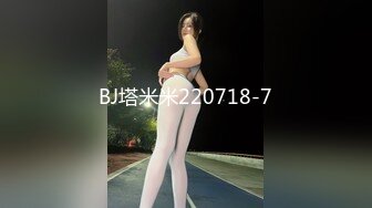 两个极品年轻小妹的4P生活，小嘴塞不下的大鸡巴深喉口交，情趣黑丝内衣诱惑，无毛白虎逼各种抽插浪叫不止