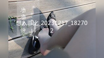 -变态男让年轻貌美的妻子故意勾搭外卖小伙 还偷拍操逼过程