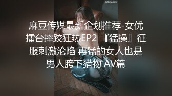 电影院摄像头下的小情侣