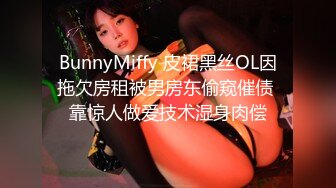 美女与野兽的激情碰撞，黑丝露脸风骚人妻伺候黑鬼大鸡巴，深喉口交好刺激，让大老黑吃奶玩逼无套爆草真骚啊