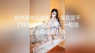 女士们在上厕所 面对突然出现的鸡吧 竟然主动抬头等着被射满一脸