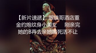 合租房冒死在门帘上小洞偷窥对门的美女洗澡