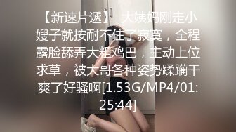 扒开小裙子露私处,美女尿的好爽,内裤有点紧