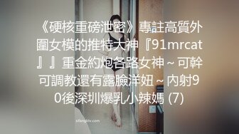 挺漂亮的妹子，跟男友开房最后被射一脸