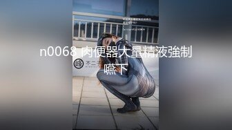 时尚小美眉Ts思妮，坐出租车小刺激，湖上和女友坐小游艇掏出光泽滑润鸡巴自慰，忍着高潮到高级餐厅餐桌上喷射，人来人往，超爽！