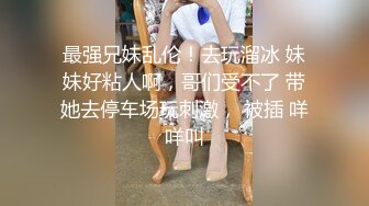 《居家摄像头破解》秃头大叔趁老婆不在家把相好的带回家 一边自拍一边干