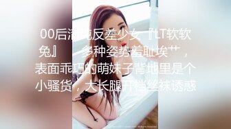 小伙偷偷跑进三个妹妹的房间扒开她们的内裤看B，水淋淋的BB应该上去吃两口