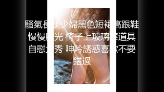 眼鏡東歐極品大奶妹,胸前壹對豪乳盡顯人種優勢啊,又白又大,白花花的晃眼睛