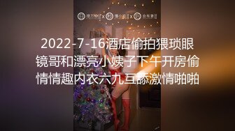  熟女人妻 我逼有点痒好想要 穿着开档黑丝情趣衣 肥鲍鱼舔喷了 无套后入 内射