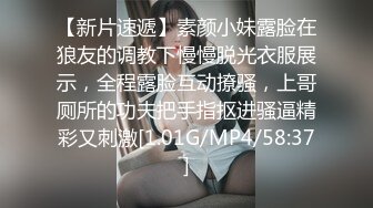 漂亮美眉吃鸡 饿了 嗯 想吃爸爸的大鸡吧 可以吃吗 吃吧 还要拿鸡鸡挑逗 真的好坏