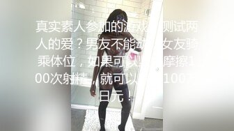 中性打扮短发眼镜美女，没穿内裤玻璃黄瓜爆插小穴，掰开紧致嫩穴捅入，没搞几下流出白浆，插得娇喘低吟很是诱人