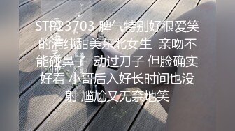 六月新流出❤️大学城附近女厕 全景后拍带宠物狗上厕所的少妇狗狗听话在门口等待