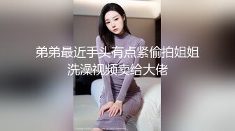 小胖哥约娇小身材时尚外围妹子，喜欢边舌吻边扣穴，骑在身上扭动细腰，两个奶子大小刚好，扶着屁股后入撞击