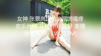  眼镜大叔的小母狗 浴室掏出JB就要吸 抱起来猛操 美臀骑乘位 各种姿势尽情输出