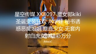 年度巨献 极品骚货美女和男友在网红打卡地打卡超级细的丁字裤根本包不住逼和菊花