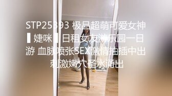 良家熟女人妻偷情 跟老公背靠背 我不会亲 你不是要亲亲吗 让你亲我下面很干净的 你这么快 强行脱了裤子无套开车内射