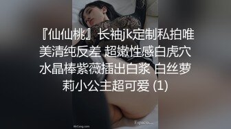   榨汁机小妹妹白丝诱惑跟狼友互动撩骚，按摩棒玩弄逼逼撅着屁股给狼友看