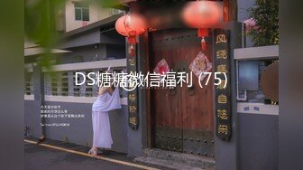 【无水印精选】极品眼镜反差婊淫荡人妻的绿帽老公找了两个单身猛男草媳妇自己在一旁拍摄