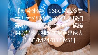 【新片速遞】 肉肉黑丝大肥屁股的微胖少妇，道具插入大鲍鱼中，巨乳大奶，自己还尝试自己淫水