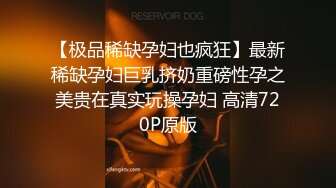 和女朋友刚进门就迫不及待地造爱，狠狠地造爱