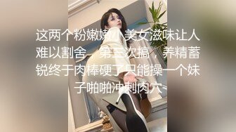   巨乳妹子在化妆被男友捏奶子撩起裙子就要后入 两个大奶子晃动骑乘套弄