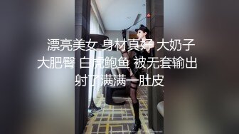 【新片速遞】  老公不在身边，阿姨越来越寂寞❤️摸两下就身体着火，扣得小淫穴水汪汪的声音蹦出！