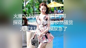 SPA女子养生馆骚逼女顾客玩起了3P，这次胖哥美了， 揉奶又抠逼草逼他还先来让小哥草嘴，按摩床上各种抽插