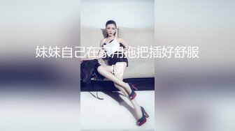 廋廋猥琐男酒店约操极品女神，牛仔短裙顶级美臀，细腰翘起屁股后入，上位骑乘上下套弄，操的太爽美女很享受