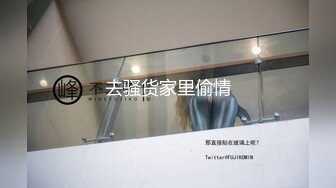  白皙眼镜御姐范妹子，女上位和头套男啪啪无套操逼，一线天粉嫩干净