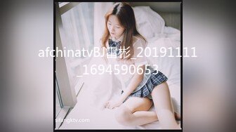 潜入学校女厕多角度偷拍美女班花 贴她的屁股太近被她发现了