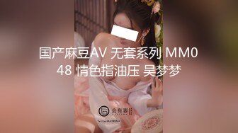 36D潘金莲让小哥玩着奶子抠着逼，露脸黑丝情趣道具抽插陪狼友互动撩骚，后入干大屁股，精液全射嘴里给她吃