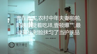 红唇妖艳少妇性感吊带网袜道具自慰，拨开丁字裤翘起双腿抽插，近距离特写毛毛浓密，啊耶呻吟娇喘非常诱人