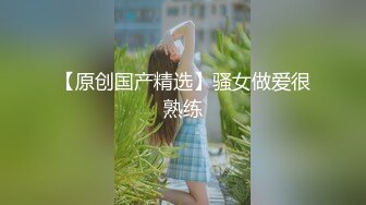 潜入商场女厕偷拍电影院老板娘的小黑B