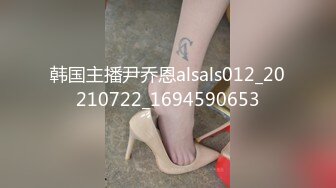 偷拍颜值不错的小少妇洗澡 自己挤完乳头又蹲下看逼差点被发现