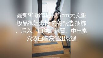 黑客破解家庭摄像头偷拍隔壁胖哥和娇小媳妇晚上临睡前过性生活