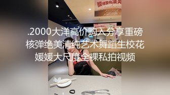 福州大学大三学妹__王梓茜__被金主调教成母狗，扎双马尾跪在地上着舔脚，人美逼也美！