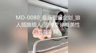 朋友在客厅打游戏我跟女友在床上做运动