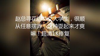 很有气质的美丽人妻首次露脸大秀直播，在狼友的调教下慢慢脱光，揉奶玩逼展示各种羞人的姿势