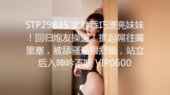 骨子里骚的美女主播，黑丝情趣露脸，笑起来的样子好迷人，听狼友指挥脱光揉奶玩逼自慰呻吟，表情骚极了刺激