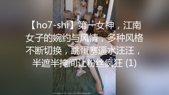 屌丝门缝下偷窥女邻居洗澡在手淫❤️故意压着嗓子淫笑了几声,妹子瞬间动作僵硬住了