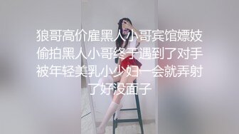  粉色头发卡哇伊眼镜萌妹子啪啪，特写深喉交上骑乘晃动大奶