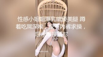 后入高颜值模特，戴眼镜的模特的确很不错