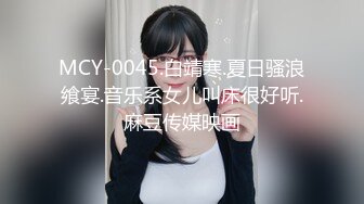 深夜冒死爬墙偷拍对面楼的美女洗澡换衣服