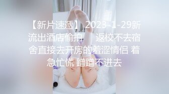 情侣教室没人偷偷做爱女生顾虑，男生不停用鸡巴蹭女生的逼逼，女生受不了同意了！