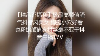  极品美女的诱惑跟钢珠大鸡巴纹身男友啪啪，交舔弄大鸡巴样子真骚，各种道具蹂躏骚穴