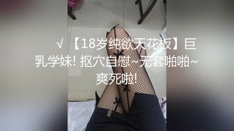 哺乳期大耳环风骚妩媚颜值很高的奶妈，跟狼友互动撩骚揉奶摸逼