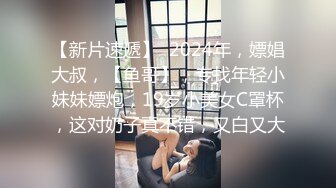 邪恶的房东暗藏摄像头偷拍美女租客刚买了几套内衣回来试穿