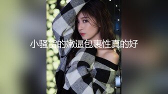 沙发上无套后入翘臀女友