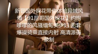 女友浴室洗骚逼，男友跑过来蹲着舔逼，搞的好想要，坐在马桶上玩震动棒，小舌头舔JB，口活很棒