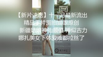  大奶子女同姐妹花的诱惑，全程露脸酒店水床上玩耍，揉奶舔逼带着假鸡巴的姐姐安耐不住要草她